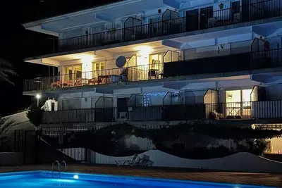 Image de Beautiful apartment with spectacular sea views, 10 minutes from the beach