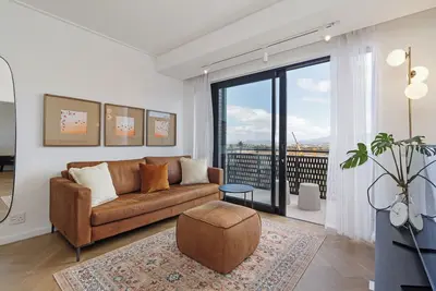 Image de Century City Sanctuary | Golden Mountain View