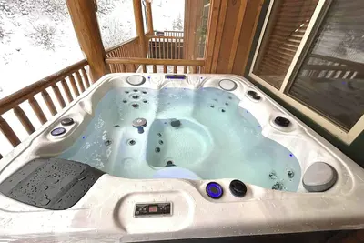 Image de Apex Lookout: True Ski in/Ski out Suite right on Grandfathers Trail with hot tub