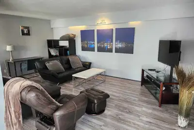 Image de Charming upper-level Haven- 3 bedroom home