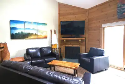 Image de 7 Springs Beauty: 3 Bed & 3 Bath Renovated Condo