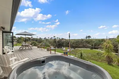 Image de Home Away From Home - Ruakaka Escape