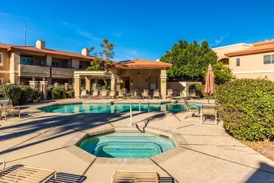 Image de Sunlit Oasis Condo w/ Pool & Patio / First Floor