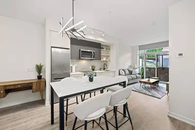 Image de Chic and Comfortable 2-Bedroom Suite Perfect for Relaxing Toronto Getaways