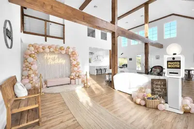 Image de Luxury 4 Acre Farmhouse 5 Min To Wineries. Inquire For Couples Special Rates.