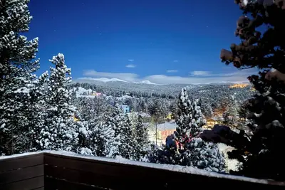 Image de Modern mountain town retreat