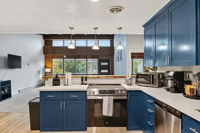 Image de Mid-Century Escape, Near Forest Park