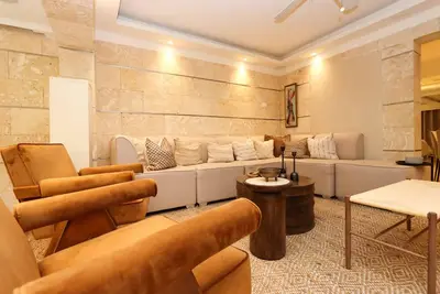 Image de Escape to the comfort of this beautiful apartment with private jacuzzi.