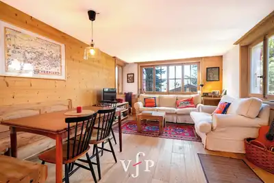 Image de Découvrez cet appartement charmant en rez-de-chaussée, situé dans la paisible région de Médran. Réno