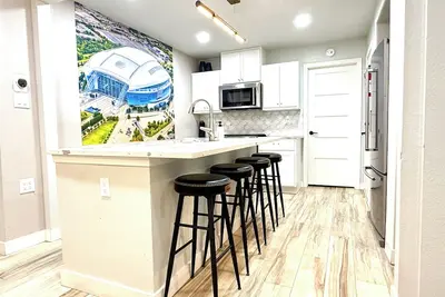 Image de Stadium Retreat-4 bdms/2 bthrms /8 beds/jacuzzi/5 TVs/arcade