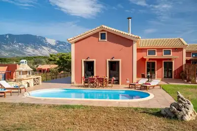 Image de Sea views, sunshine, and serenity in Lakithra