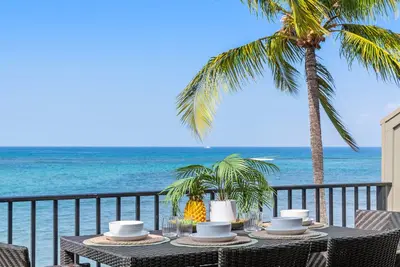 Image de Kahana Village 20 Remodeled 2bd Oceanfront Condo w/ Stunning Sunset Views