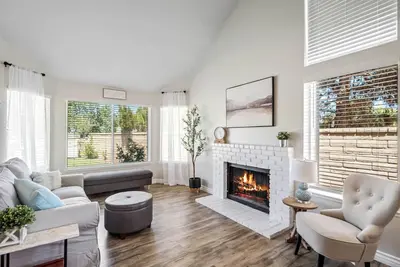 Image de Stunning Cozy Smart home with Tesla Charger!
