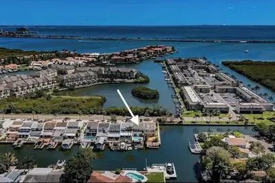 Image de 3 bedroom 2. 5 baths Waterfront, private pool & dock, fireplace, Kayak