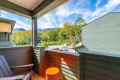 Image de Bespoke Outpost: A stylish 3-bedroom retreat in scenic Chattanooga, Tn.