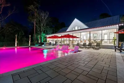 Image de Sunset Serenity, Lake Marions Ultimate Dream Getaway Pool/swimspa/sleeps 16