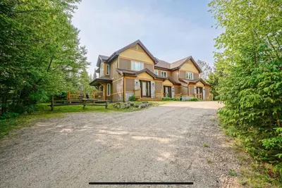 Image de 4-bedroom Chalet in Awesome Mont-Tremblant with Ac