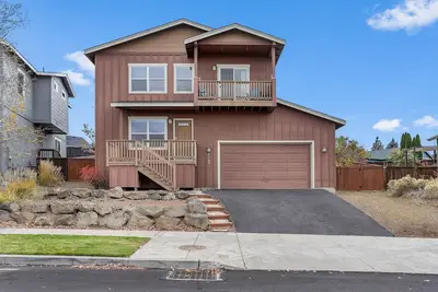 Image de New Listing! Mountain Views ~ Dog Friendly ~ Fireplace ~ Fenced Yard!