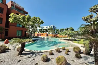 Image de Hua Hin Beach Front Condo - Family Suite Room at Las Tortugas