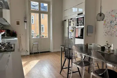 Image de Classic Stockholm Apartment with High Ceilings & Balcony - Heart of Odenplan