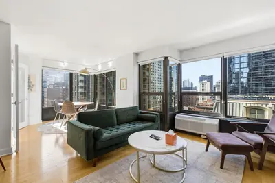 Image de New! 2bd River North Million Dollar Views! Parking Incl by AllSet Turnover