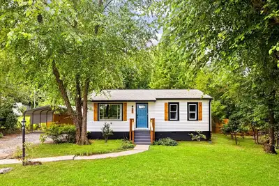 Image de Cozy Getaway in Lexington wHtub on Vrbo