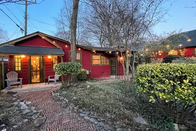 Image de Rosebud Retreat Cottage In Historic Plaza Midwood Walkable to Everything