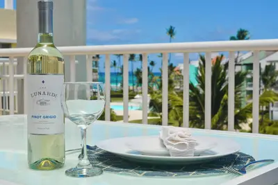 Image de Playa Turquesa B-402 Premier Beachfront Ocean View 150mbps Wifi