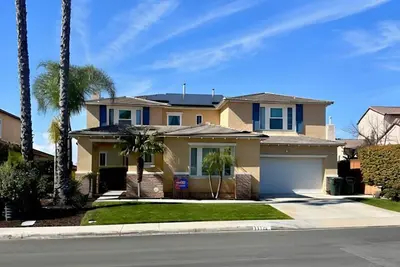 Image de Your Dream Home Awaits! Spacious 5-bedroom house in lovely Temecula!