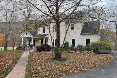 Image de Welcome to Mountain View Manor in scenic Arlington, Vermont
