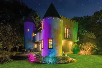 Image de Magical Retreat at the Enchanted Vashon Castle