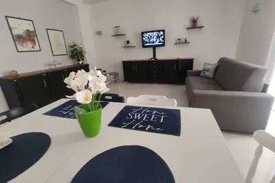 Image de Vacation Home 10 Minutes From The Cathedral, Old Town And Nightlife