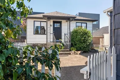 Image de Alki Beach + Parking 2-Cars + 1/2 blk to Park