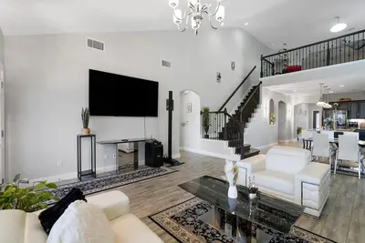 Image de Domain-side: Cathedral-ceiling, Game Room, Karaoke