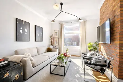 Image de \nUpscale 3-Story German Village Home - Near Cafés