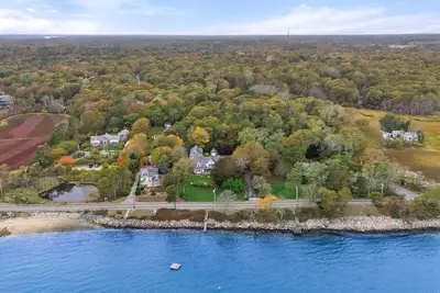 Image de New Luxury Waterfront – Firepit, Dock & Bay Views