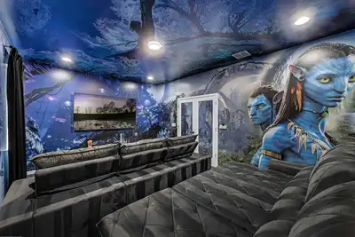 Image de 5 Suites-Cinema-Game Room-Pool-Themed Rooms!