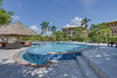 Image de Modern 3br OceanViewEscape: Pool-Beach-Pier Access