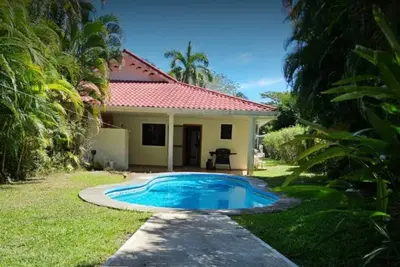 Image de Riverside oasis with private pool and backyard. Walking distance to the beach.