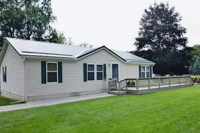 Image de Lake Escape Cottage | Lake Access w/ Fire Pit!