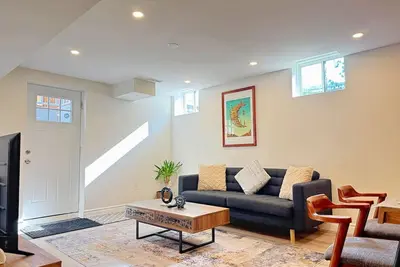 Image de Spacious Suite w/ Parking - 5 Mins to Scarb Go