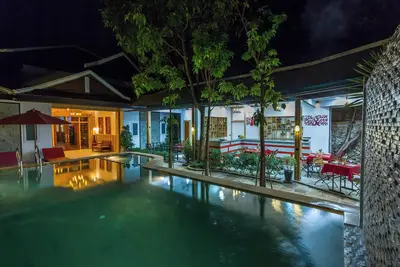 Image de Spacious 8-Bedroom Villa in fabulous Krong Siem Reap with Private Pool