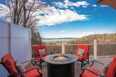 Image de Stunning views and enormous porch! Luxurious 4 bed/4 bath by Winni & Gunstock!