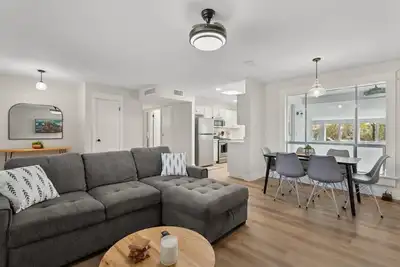 Bright & Modern 2br/1ba – Sun City Escape