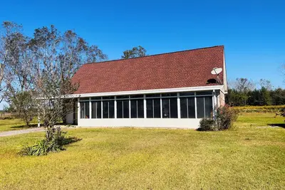 Image de Cozy 1-bedroom farm cottage. Feel far away without actually being far away!