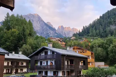 Image de Ciasa de Adelino: spacious flat with balcony in the heart of the Dolomites