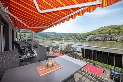Image de Tilda vacation apartment with large terrace and view of the Moselle at Ferienhaus Moselwelt