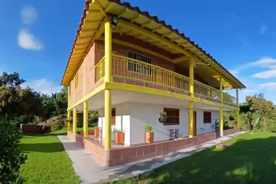 Image de Casa linda entre montagnes et Café: Paysages, oiseaux et fleurs