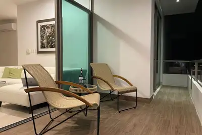 Image de Your Exclusive Seaside Penthouse - Panoramic Views & Full Amenities