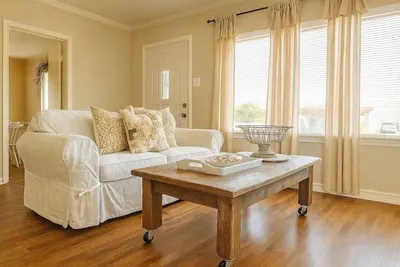 Image de Cozy Cottage, Centrally Located, WorkerFriendly